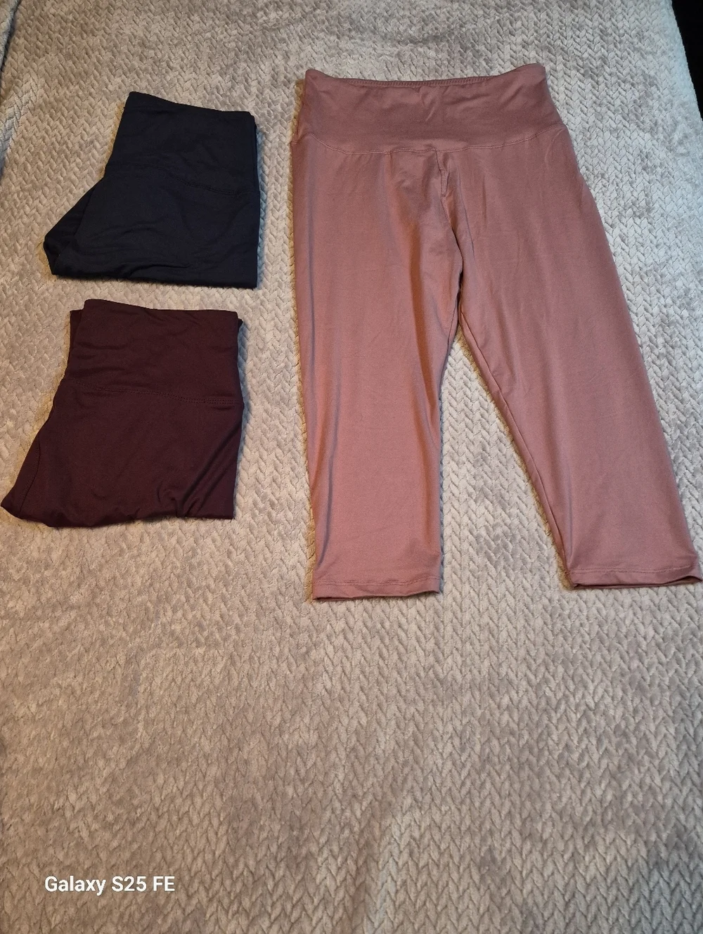3-Pack Capri Length Leggings, Blue, Burgundy & Mauve/Dusty Rose, L/XL, EUC